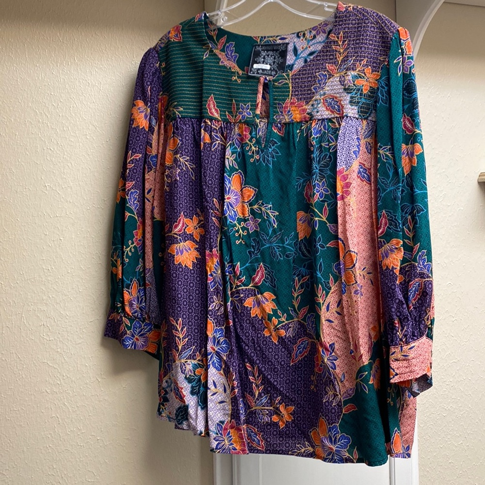 Johnny Was 100% silk Blouse sz L
